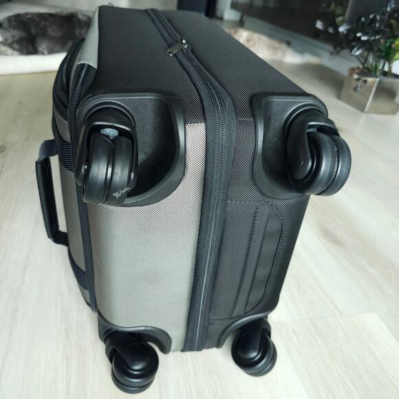 Tumi Merge International Front Lid 4 Wheeled Carry-On New with tags ALLOY - Picture 7 of 14